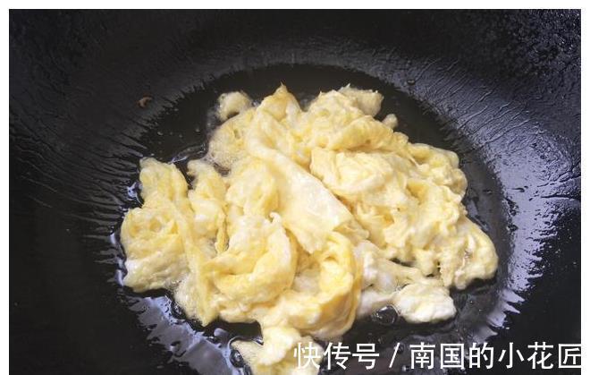 香气|秋天我最爱吃的1道菜,选用3样食材,简单烹饪5分钟,香气四溢