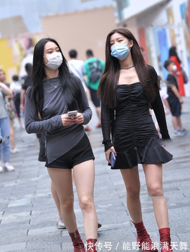 性感 鲜艳明媚红色小靴子搭配黑色系服装,性感什么,时尚亮眼!