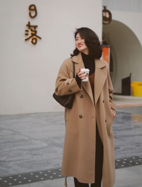 驼色大衣|今年冬装被这件驼色大衣承包了!搭配直筒裤或半身裙,超有气质,