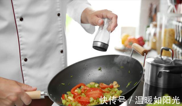 发育|2种调料“悄悄偷走”娃身高，积食发育难，很多家长还在喂