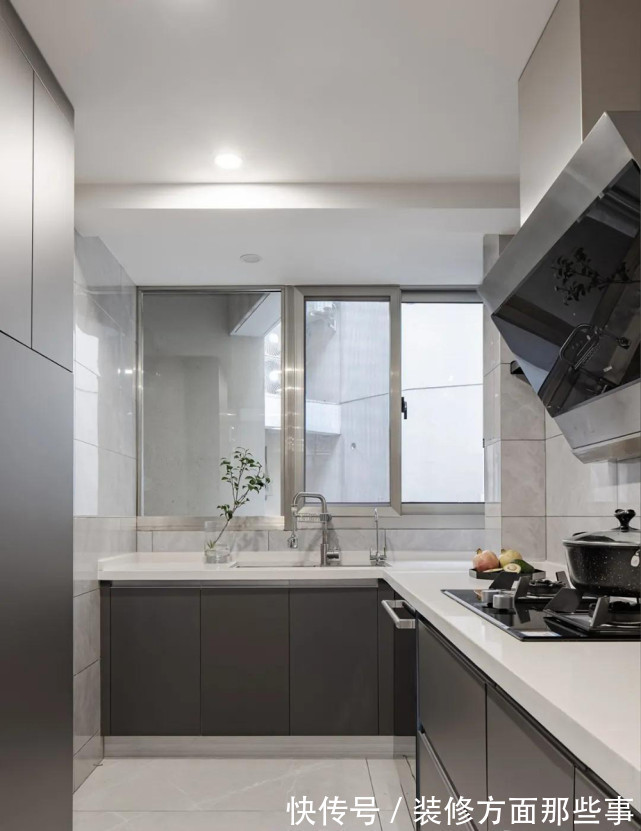 床头柜|91平现代简约风三居室黑白灰主干净清爽,加入木色提升空间温度