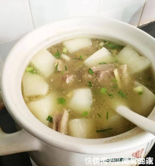 炖羊肉汤不要花椒、大料和料酒,加这两样味道鲜美,还没羊膻味!