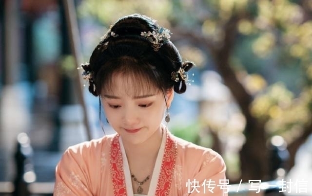 苏东坡@秦观为何能写出凄美的《鹊桥仙》?是在七夕写给苏小妹的吗?