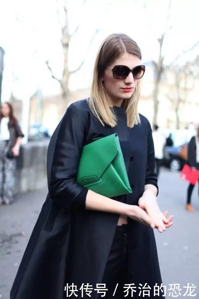 扔掉你的双肩包吧,太土!今年流行的是“香菜包”,时髦又高级!
