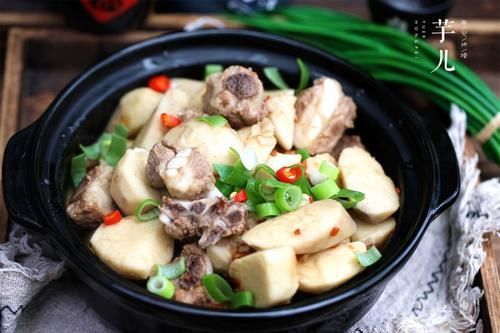 排骨|芋头烧排骨好吃有诀窍,多一步芋头白又粉,美味下饭,一盘不够吃