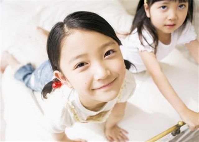 人际交往|爸爸姓“左”妈妈姓“右”,孩子的名字全班听了都说好