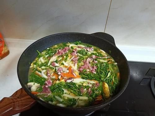 春天这菜特鲜嫩,看见别手软,有钱买不到,随便一炒自带清香