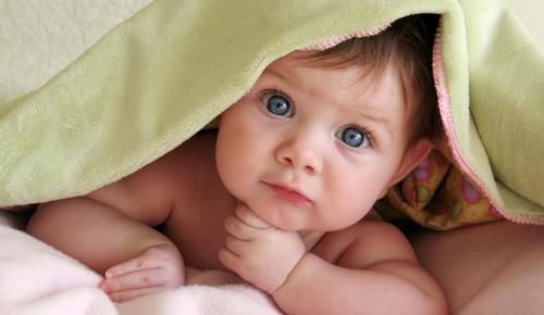 母亲|看到一月未见的妈妈后,萌娃秒变“表情包”,孩子认母有规律可循