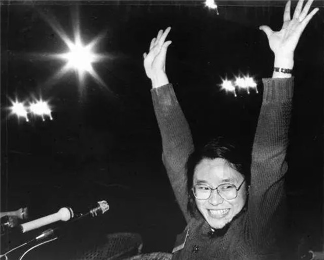 王佐良|张海迪与王佐良“婚礼只是形式,最重要的是一辈子都不离不弃”