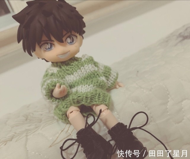 围巾|网友的妈妈给“快斗”手办织毛衣,次元融合感满满!