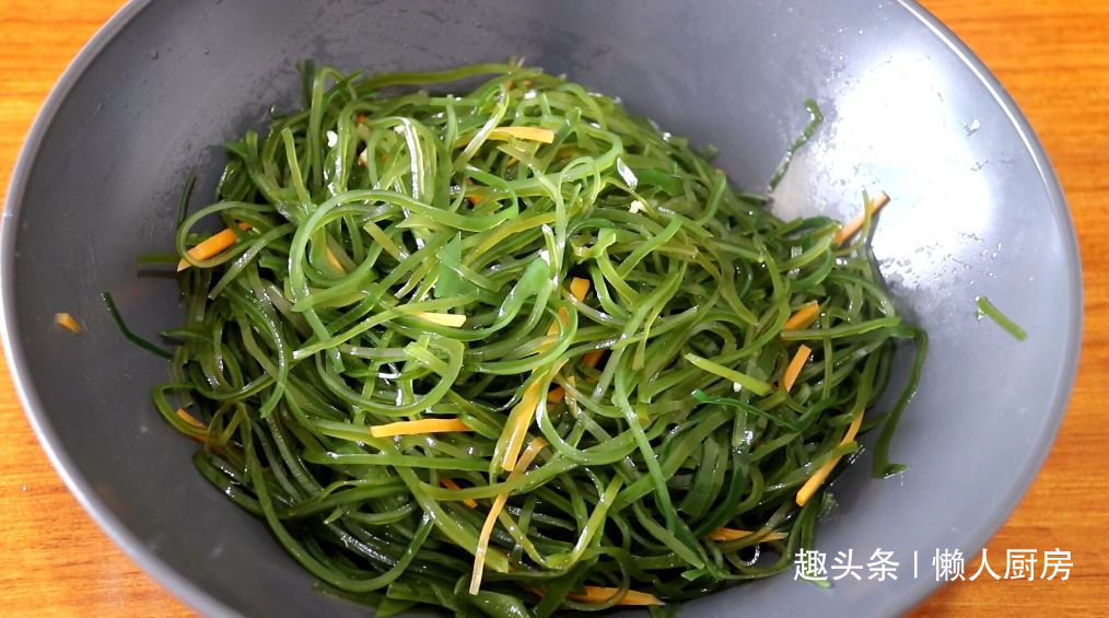 小小一个压缩海带卖5元，泡发后超多，凉拌着吃，酸辣开胃