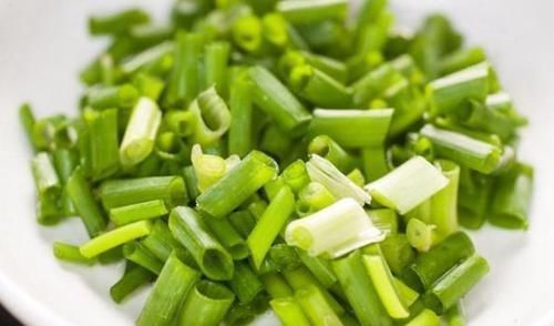 俗话“一根葱,十分钟”,什么意思对男人好处真多,你懂的