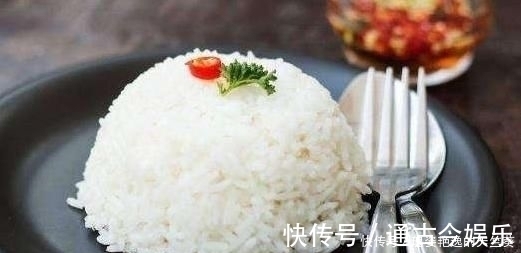 更香|蒸米饭时，别再傻傻只加水多加一勺“它”，米饭喷香粒粒分明