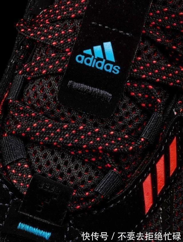 lightstrike 鸳鸯撞色+裸眼3D!上脚这双鞋,谁都忍不住多看两眼