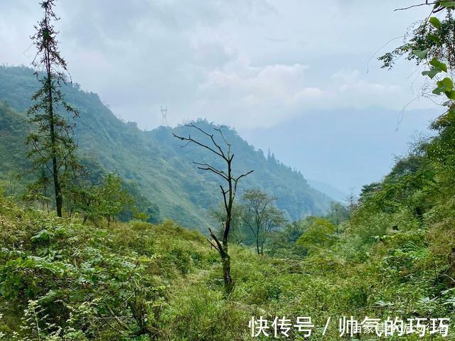 碎石公路|距成都80多公里有处冷门徒步胜地，风景原始，古道沧桑古庙深藏