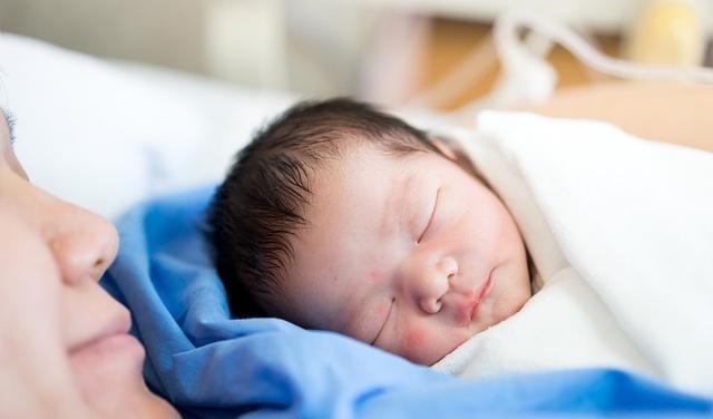 精子|俩姐妹同时生娃，宝宝却出奇的像，亲子鉴定后俩人从此“绝交”