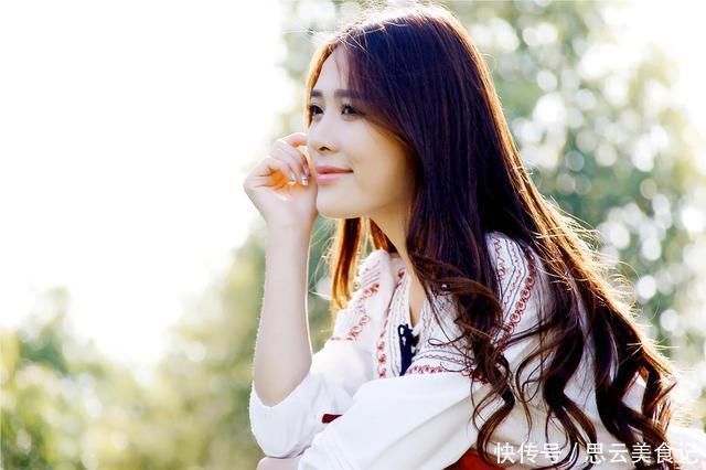 【草丁图书馆】为什么很多女性身上自带体香,男性却没有?体香到底从何而来?