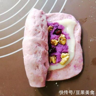 黄油|秒杀网红店的麻薯核桃软欧包，做法原来这么简单