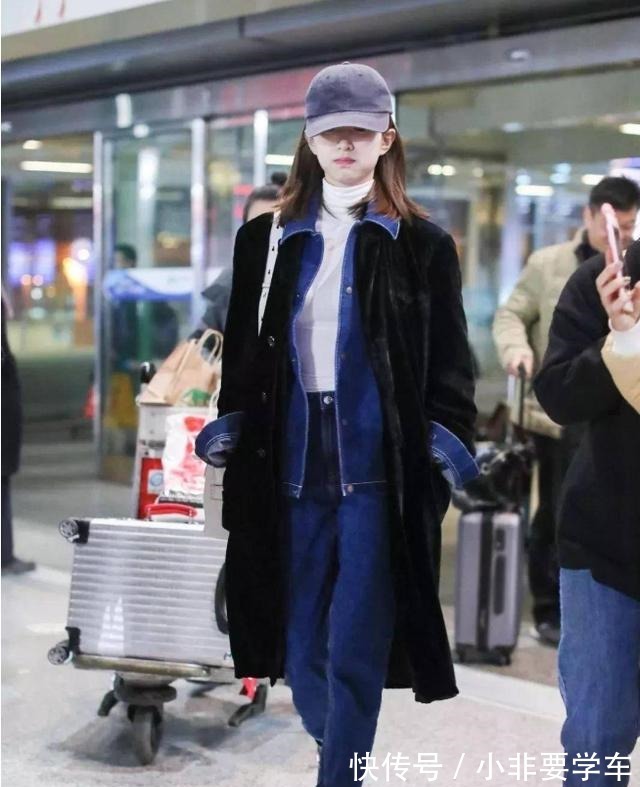 毛衣 大衣里面搭什么不如学学这4种叠穿方法,承包你的秋冬时髦感!