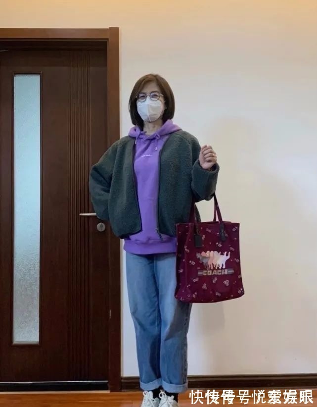 搭配 卫衣这3种搭配,是真可以从20穿到60岁,无年龄感穿搭不等于装嫩