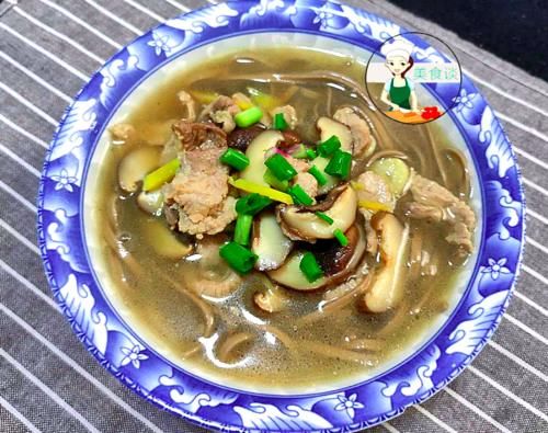 冬菇瘦肉面|天冷了，早餐来上一碗这面下肚，营养美味超满足，一早上都不饿肚子
