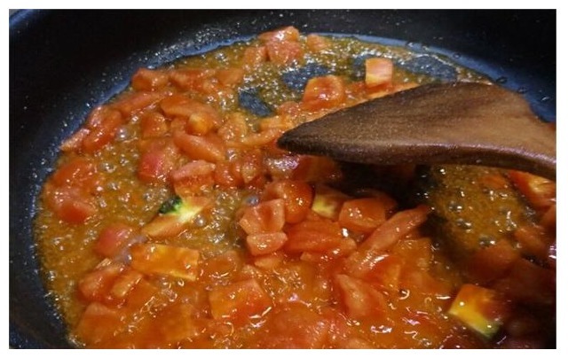 花菜不要直接入锅炒,只要多加1步骤,花菜口感酸脆,特别下饭!