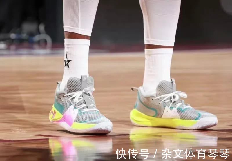 阿迪 东方力量闪耀全明星!老詹换了三双鞋,阿迪太惨,UA是最大赢家?