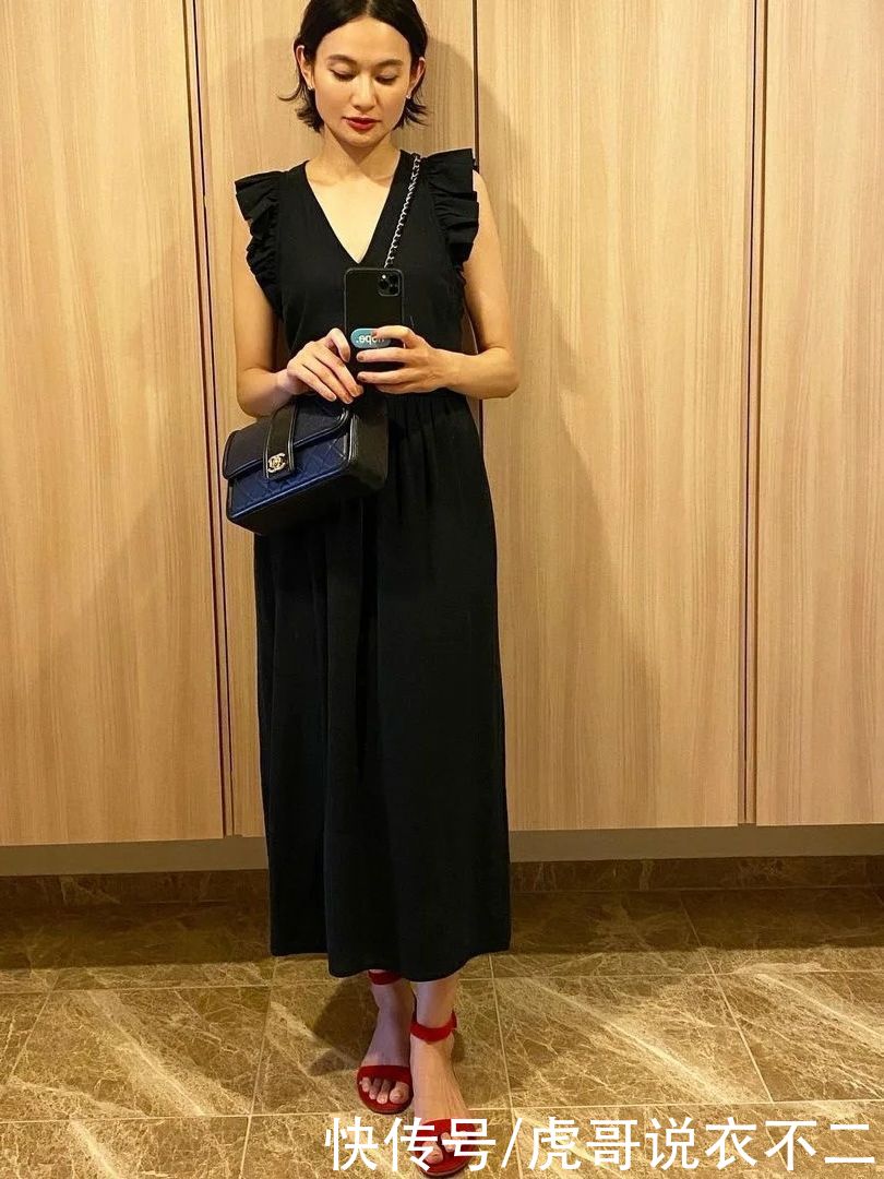 能将基础色穿得这么高级，我只服她，这才是成熟女人的穿衣典范