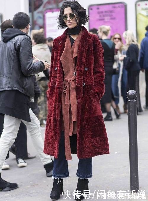 四五十岁女人,秋冬大衣别选这几种“姨妈色”,显俗气还掉档次