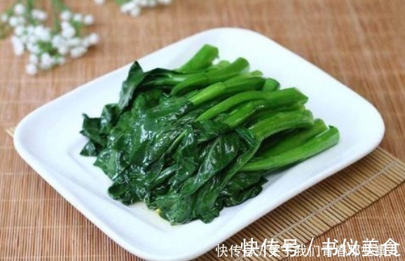 大厨|无论炒啥青菜,学会3个技巧,翠绿鲜嫩又入味,不比大厨炒得差