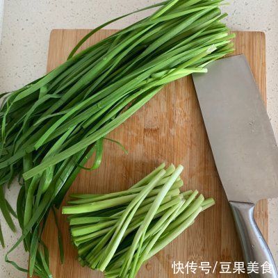 薄饼|别再出去吃了，韭菜鸡蛋饼-妈妈早餐自己做更好吃