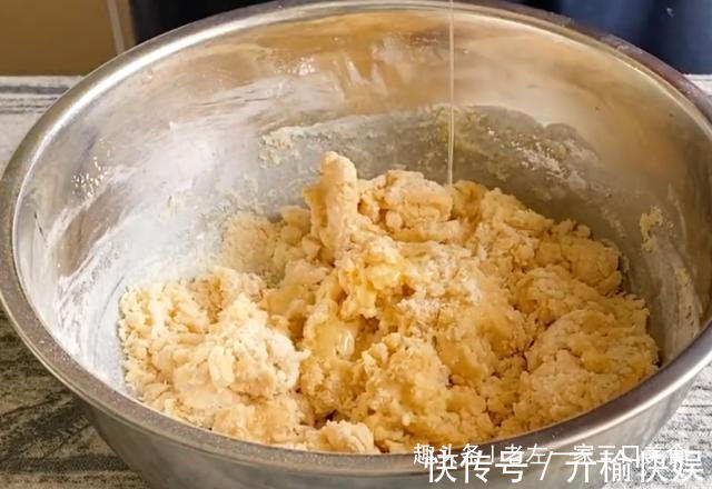 用烤箱也能做面包,半碗面粉3个鸡蛋,简单一蒸好吃不上火