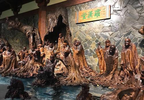 根雕|他花50万造根雕500罗汉,土豪欲100万买下却反悔,如今放仓库长毛