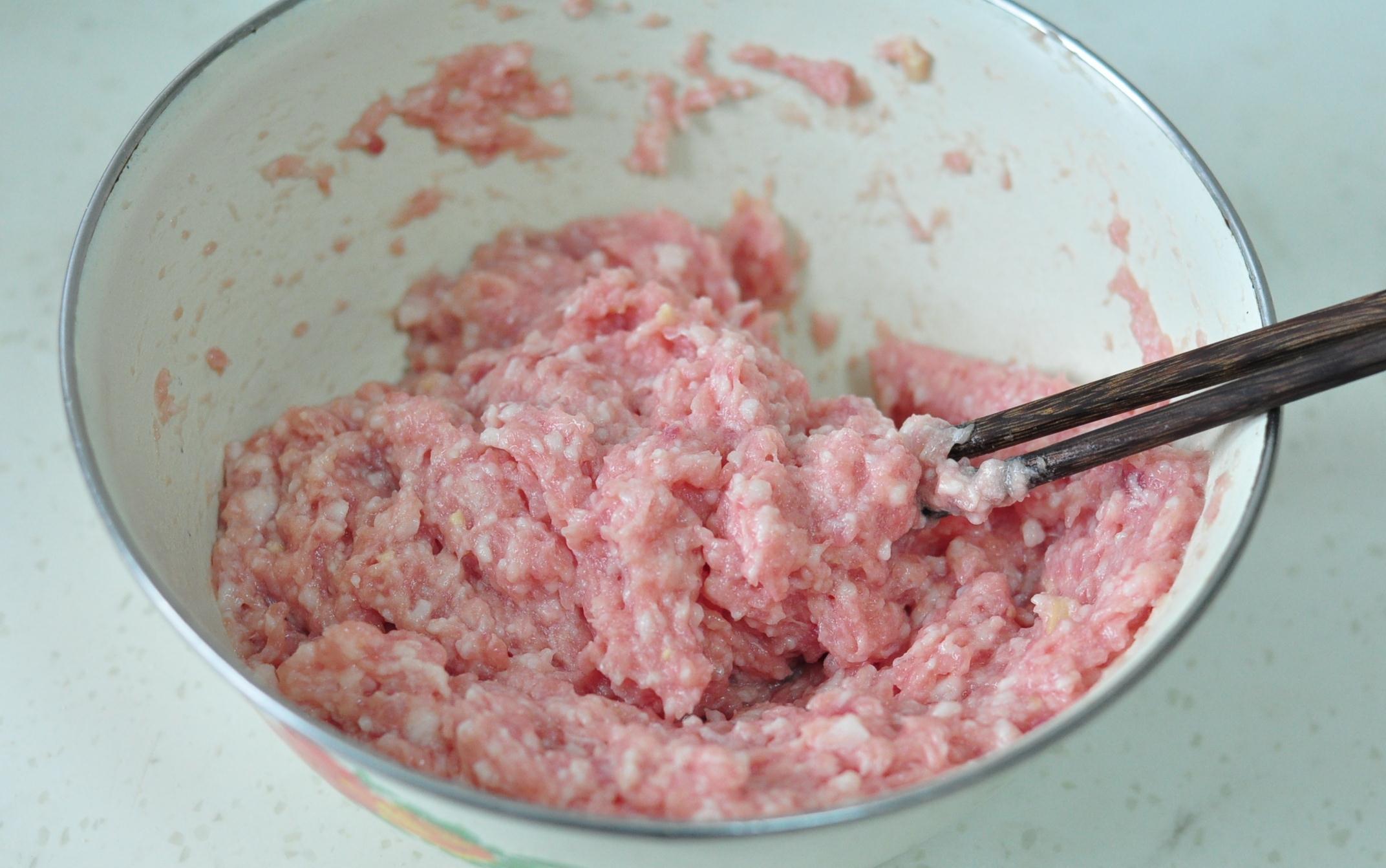 皮软馅嫩的小笼包,一口一个超满足,蒸一锅也不够吃