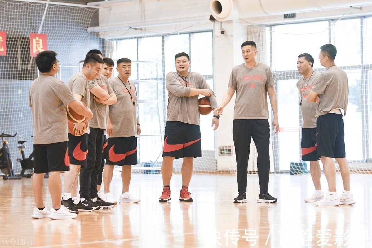 集训|大反转!易建联留队又出意外,杜峰或改变主意,男篮一哥没机会了