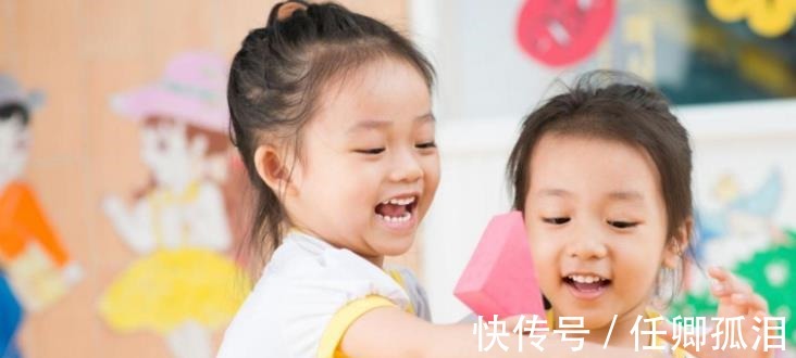 父母|孩子之间的“争吵”,父母不要插手,这是孩子成长的好时机