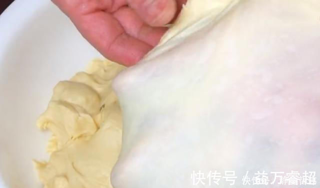 松软|面包学会这种做法,家里有烤箱都用不上,松软又拉丝,比买的好吃