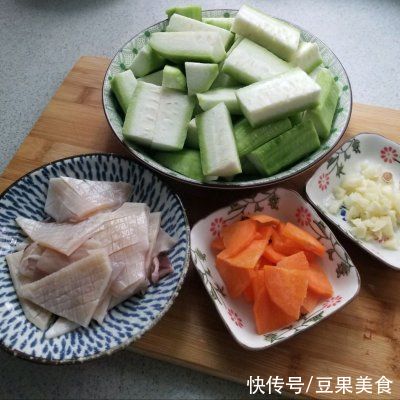 道家常干鱿鱼炒丝瓜|这道家常干鱿鱼炒丝瓜简单快手，超下饭
