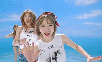 |搞笑GIF:别跳了,你妈喊你回家吃饭