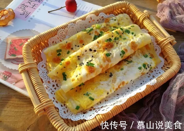 2碗面粉，一碗清水，一个鸡蛋，5分钟就能做出美味的葱花饼！