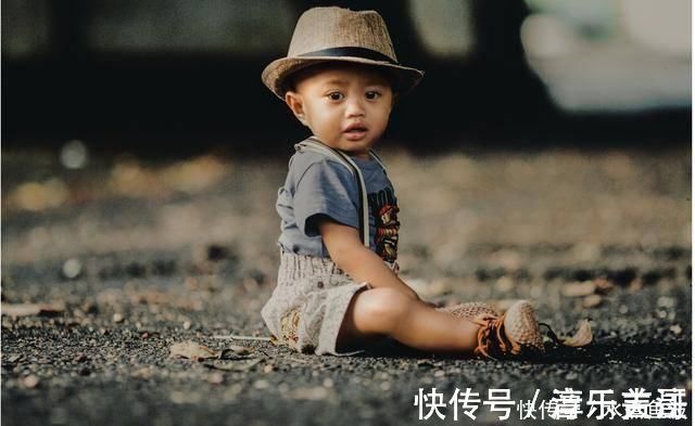 阴差阳错|婴儿出生证护士打错名字,“阴差阳错”成就好名字,宝妈看后乐了