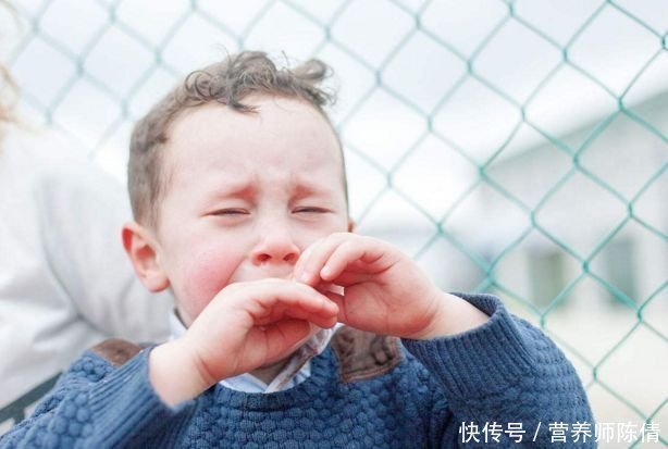 安全感|没安全感的孩子,有这几种明显表现,发现晚了性格上会有缺陷