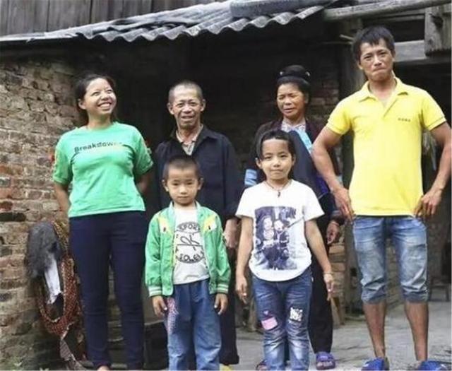 纸币#寨里“一枝花”被印在1元纸币,30年后才知钱上是自己,现已59岁