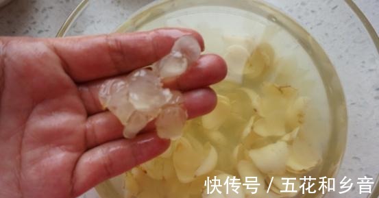 满满胶原蛋白的皂角米紫薯甜汤，甜糯可口，制作简单还好吃！