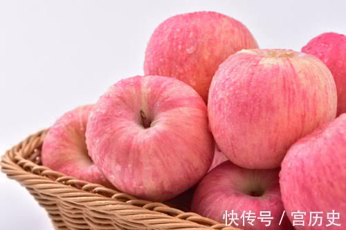 胀气|晚上吃苹果会伤胃吗?医生建议:到晚上,这4种食物尽量不要吃