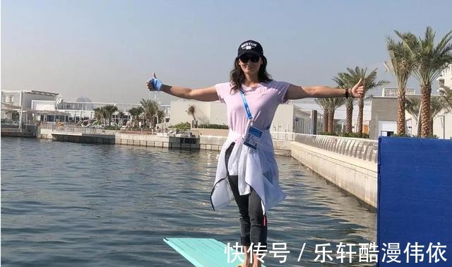 天才少女|同比自己大30多岁师姐合影!全红婵手指有特点,绿乌龟意外抢镜