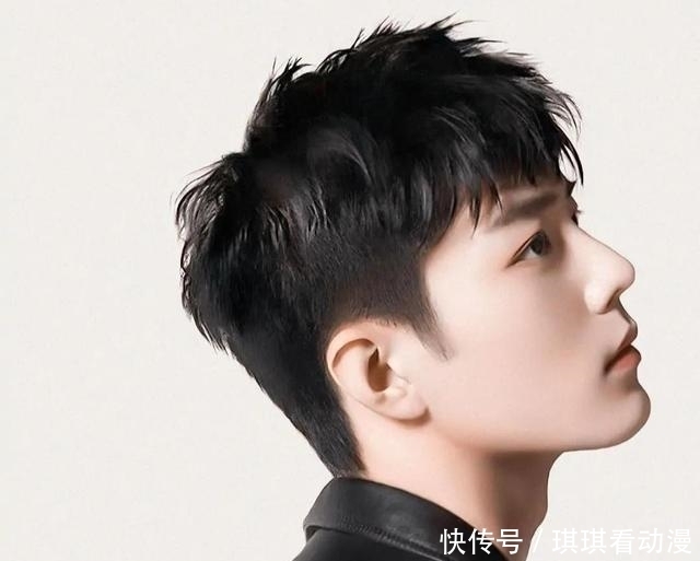 北京卫视 肖战放弃主持选择唱歌,纯属无奈之举,话剧《如梦之梦》是主因