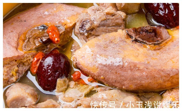 母鸡|美味又滋补的营养鸡汤,到底是选老母鸡还是嫩鸡煲呢,秘诀在这!