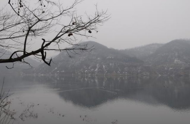 海拔千米的人工湖！水域面积2000多亩，如今已是4A级景区