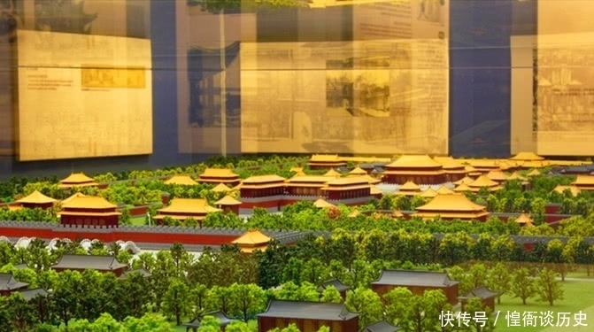 朱元璋|朱元璋写完对联挂在殿前,大臣看到一脚踹翻,为何反而获得重赏?